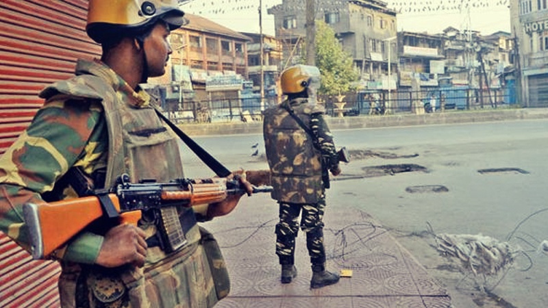 کشمیر میں ایک سو پانچویں روز بھی کشیدگی برقرار اور کرفیو نافذ