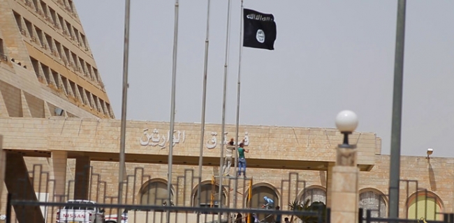 ISIS explodes biggest hotel in Mosul