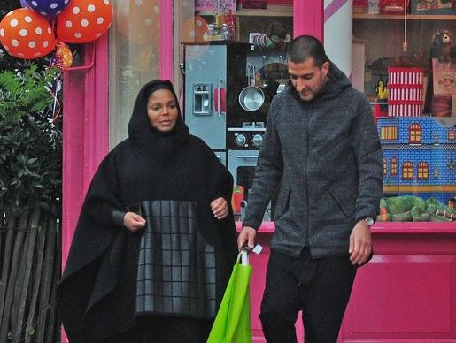الفنانة الأميركية جانيت جاكسون بالحجاب + (صور)