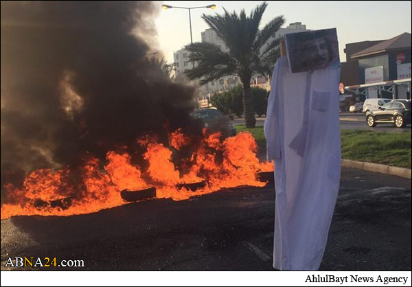 نيران الغضب تطال مجسم رمزي لحاكم البحرين حمد الخليفة وسط شارع الشهداء