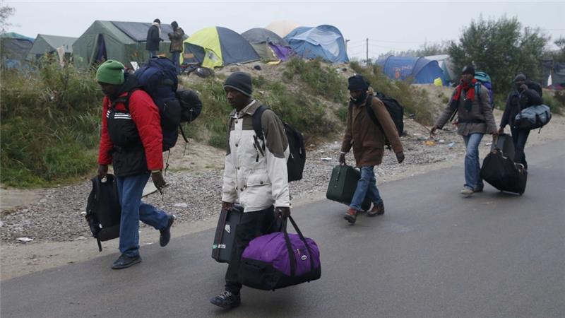 France begins dismantling of Calais Jungle camp