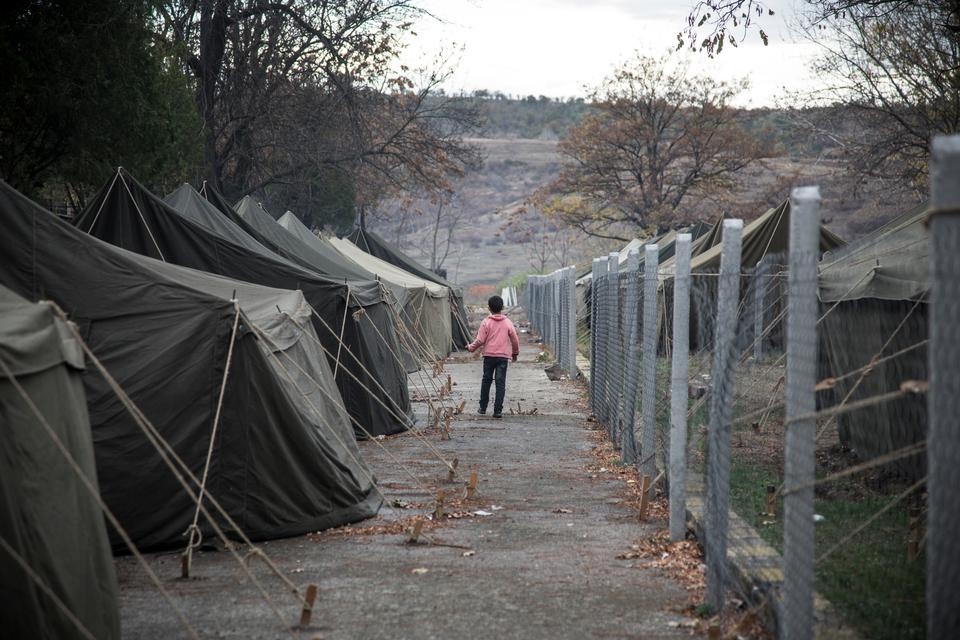 Hundreds of refugees in Bulgaria camp demand passage to western Europe