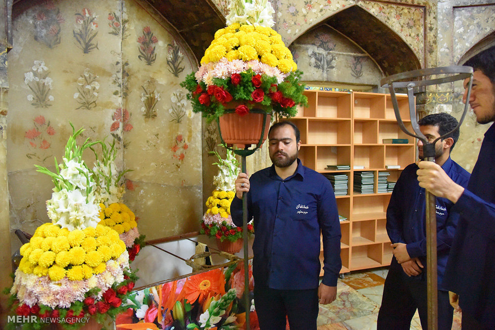 تصویری رپورٹ: حضرت معصومہ (س) کے حرم میں خطبہ خوانی اور پھولوں کو بدلنے کی تقریب