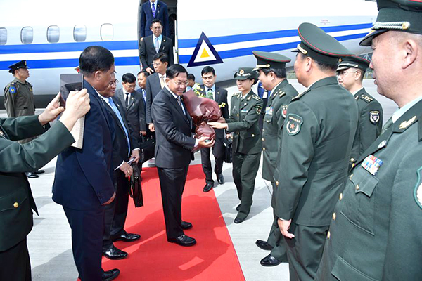 ဗုိလ္ခ်ဳပ္မွဴးႀကီး မင္းေအာင္လိႈင္ တ႐ုတ္ႏုိင္ငံသုိ႔ ခ်စ္ၾကည္ေရးခရီးသြားေရာက္