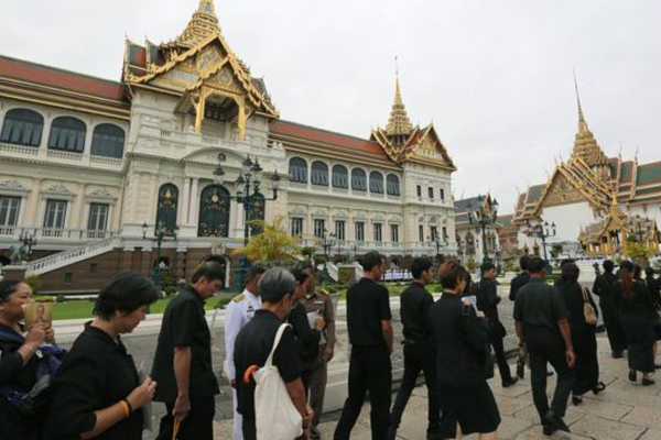 ထိုင္းဘုရင္ ႐ုပ္အေလာင္းကို ျပည္သူမ်ား ဂါရဝျပဳခြင့္ရရန္ ပထမဆံုးအႀကိမ္ ခြင့္ျပဳ