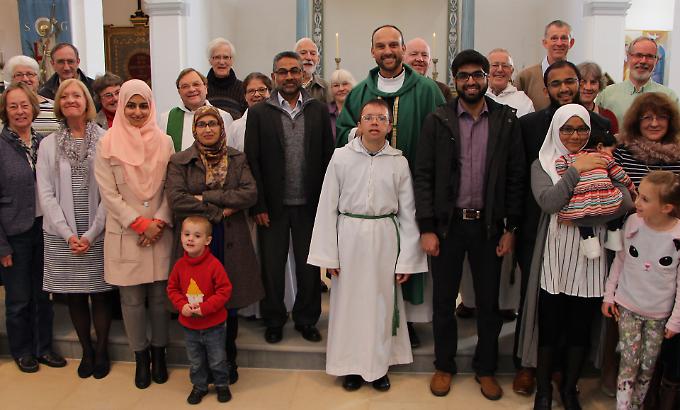 UK Muslims, Christians in Newbury unite in solidarity