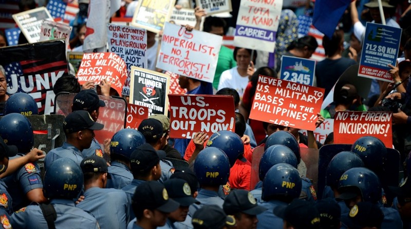 Continúan las Protestas en Filipinas por la Expulsión de Tropas Estadounidenses 