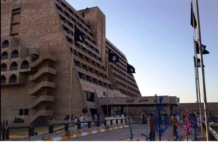 "اف16" العراقية تشارك في عملية الموصل وتقتل 67 داعشيا في فندق "اوبروي نينوى"