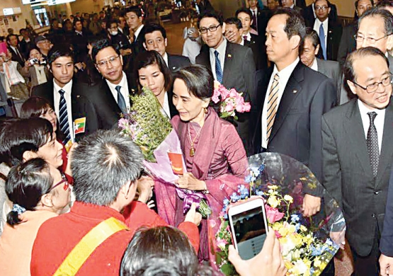 ႏိုင္ငံေတာ္၏ အတိုင္ပင္ခံပုဂၢိဳလ္ ေဒၚေအာင္ဆန္းစုၾကည္ ဂ်ပန္ႏုိင္ငံသုိ႔ တရား၀င္ ခ်စ္ၾကည္ေရးခရီး ေရာက္ရွိေနၿပီး ဂ်ပန္ေရာက္ ျမန္မာမ်ာ