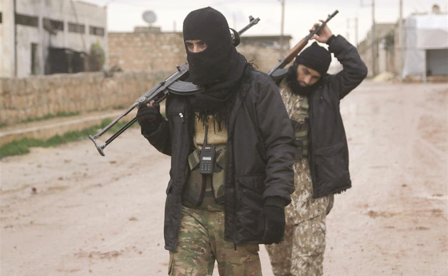 روسيا تمهل المسلحين تدعمهم أمريكا وتركيا لمغادرة حلب بعد وقف الضربات
