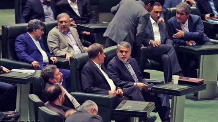 Iranisches Parlament schenkt 3 neuen Ministern Vertrauen