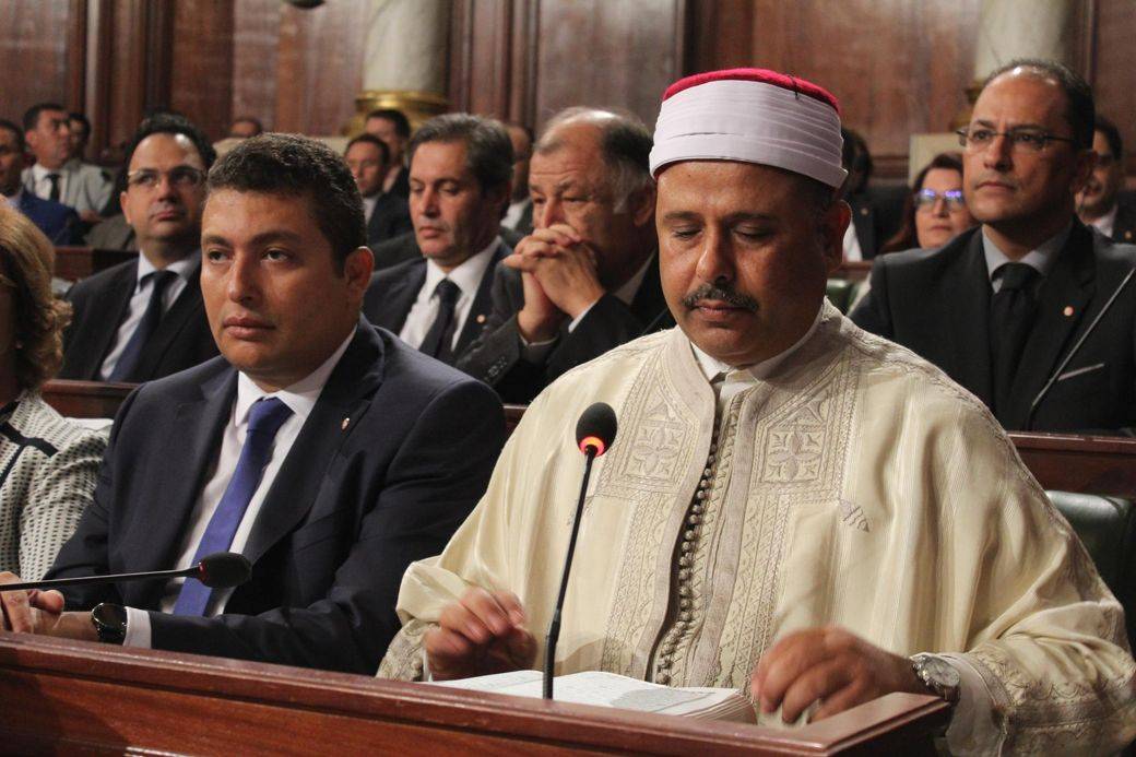 وزير تونسي يتهم "المدرسة السعودية" بتفريخ الإرهاب