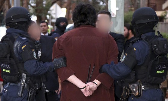 أستراليا تعتقل شخصين لصلتهما بإرهابيين في سوريا