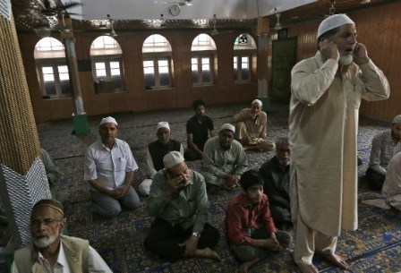 Israeli authorities ban call for prayers in West Bank town