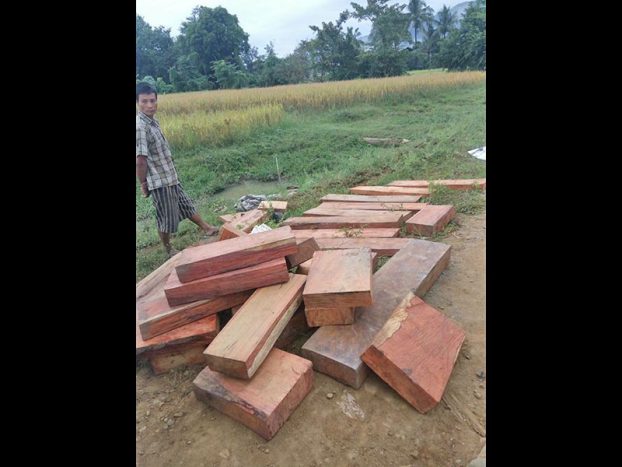 ဝန္းသိုၿမိဳ႕နယ္တြင္ တရားမဝင္ တမလန္းသစ္မ်ား တင္လာသည့္ကား ဖမ္းမိ