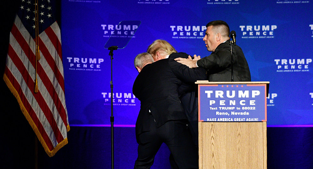 Evacúan de Emergencia a Trump del Escenario Durante un Mitin en Nevada tras Informes sobre Persona Armada 