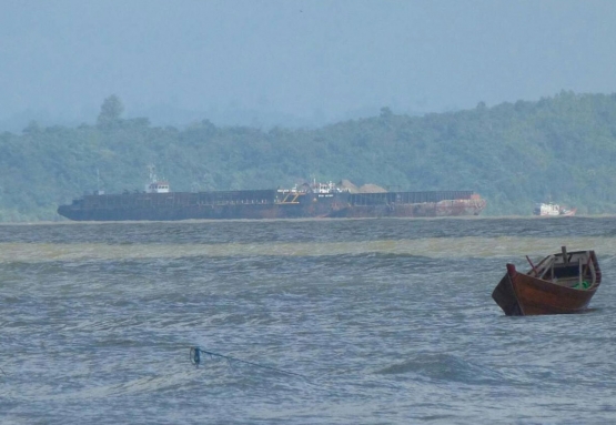 စင္ကာပူႏိုင္ငံသို႔ သဲမ်ားတင္ပို႔ ေရာင္းခ်ရန္အတြက္ ျမန္မာ့ဆိပ္ကမ္း အာဏာပိုင္ႏွင့္ စင္ကာပူအေျခစိုက္ ကုမၸဏီ တစ္ခုမွ ဟိုင္းႀကီးကြၽန္