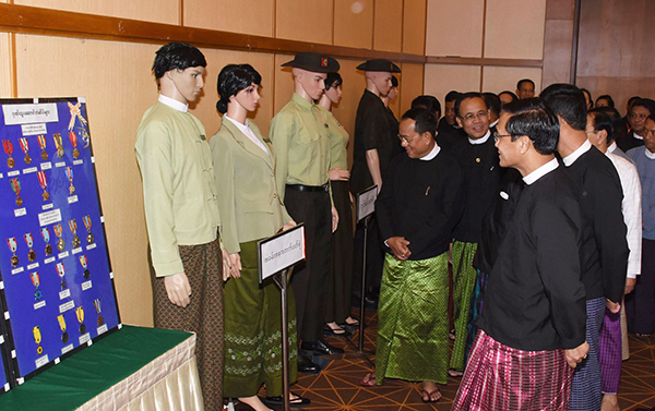 ျပည္သူမ်ားအား ၀န္ေဆာင္မႈေပးျခင္းျဖင့္ ျပည္သူအားကုိးယုံၾကည္ရသည့္ ၀န္ထမ္းေကာင္းမ်ားျဖစ္လာေစေရးႀကိဳးပမ္းရန္ အုပ္ခ်ဳပ္ေရးမွဴးမ်ားကို