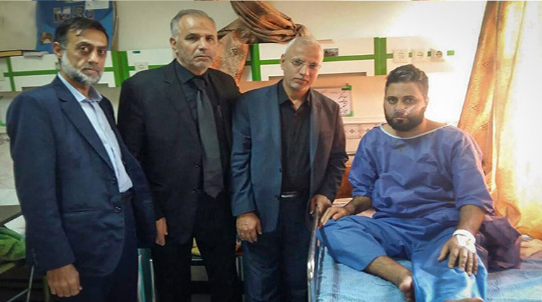 وفد العتبة الحسينية يتفقد جرحى الحشد الشعبي بمستشفى في ايران + (صور)