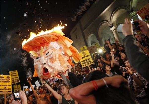 66000 Wanita Akan Sertai Perarakan Di Washington Sehari Selepas Trump Angkat Sumpah.