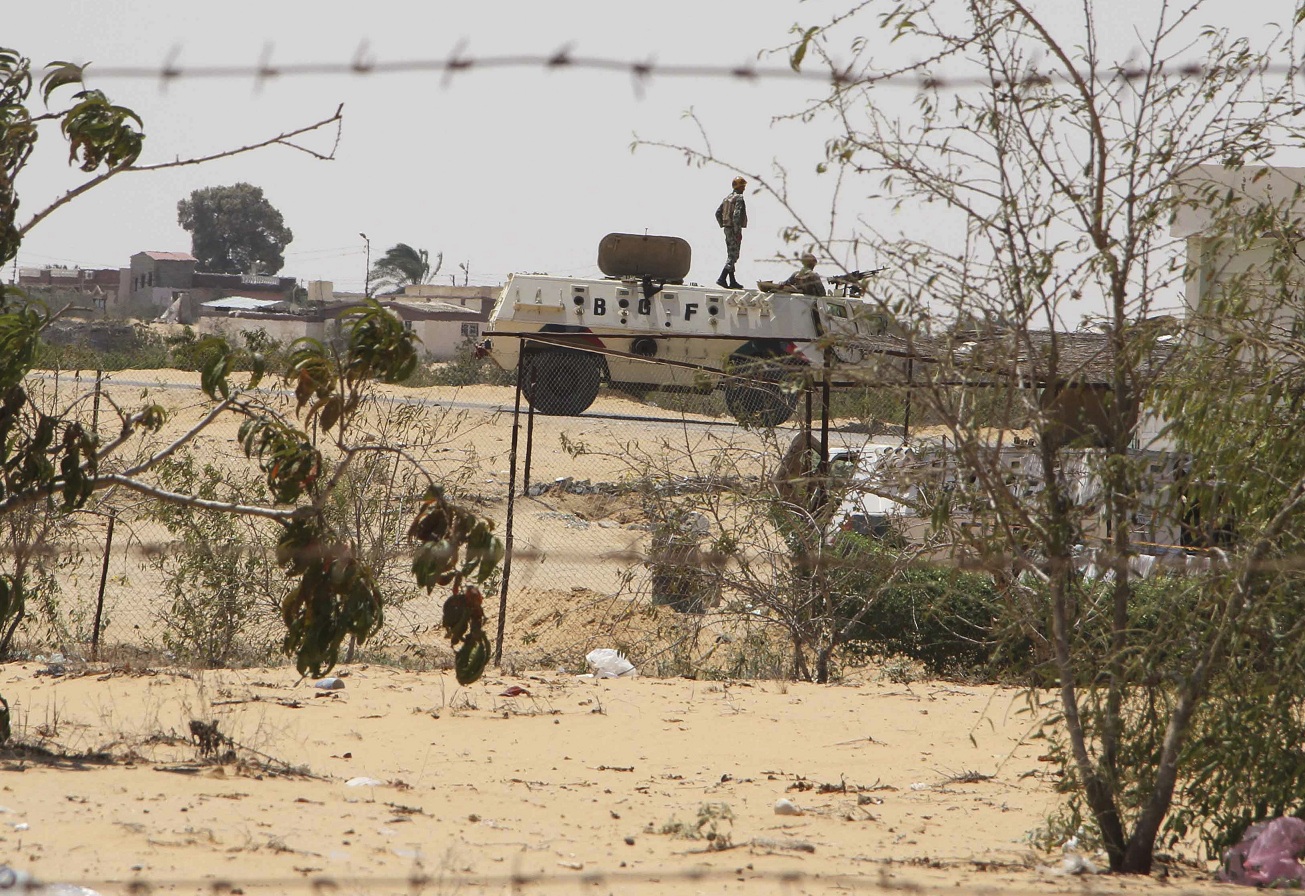 Autoridades Egipcias Allanan Refugios de Terroristas Wahabíes en el Sinaí 
