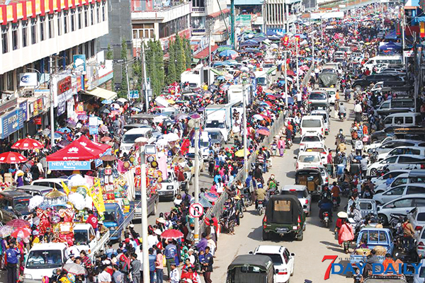 ေတာင္ႀကီးၿမိဳ႕လံုး မဟာဘံုကထိန္ ပေဒသာပင္ ၁,၀၀၀ ေက်ာ္ျဖင့္ လွည့္လည္