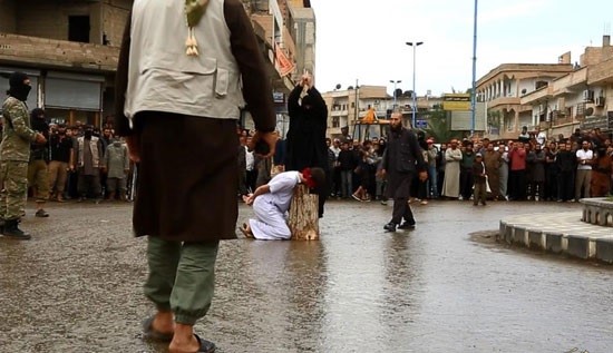 ISIS terrorists behead three of its own militants on charges of attempting dissidence