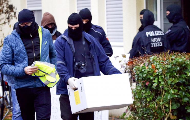 Police raid mosques, flats across Germany / Pics