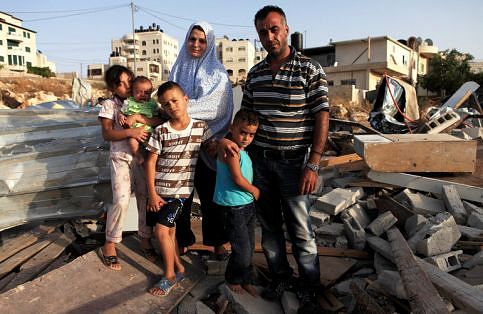 Apartheid  Israelí Triplica Demoliciones Ilegales de Casas Palestinas en Jerusalén Al-Quds 