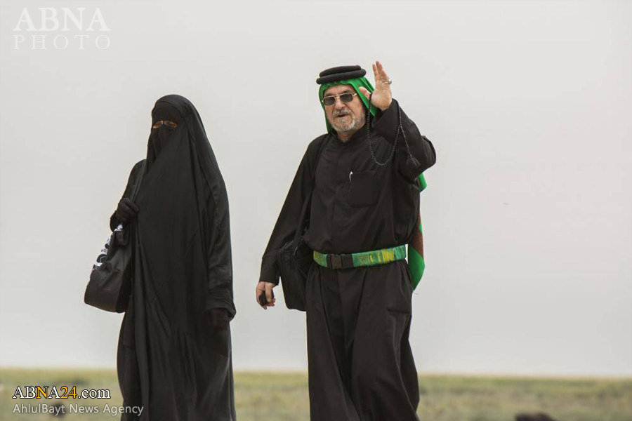 تقرير مصور/ مشاهد لزوار وهم في مسيرات زيارة أربعينية الامام الحسين (ع) بالعراق