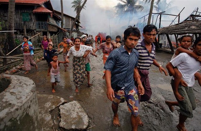 Around 200 Rohingya Muslims stranded at Bangladesh border