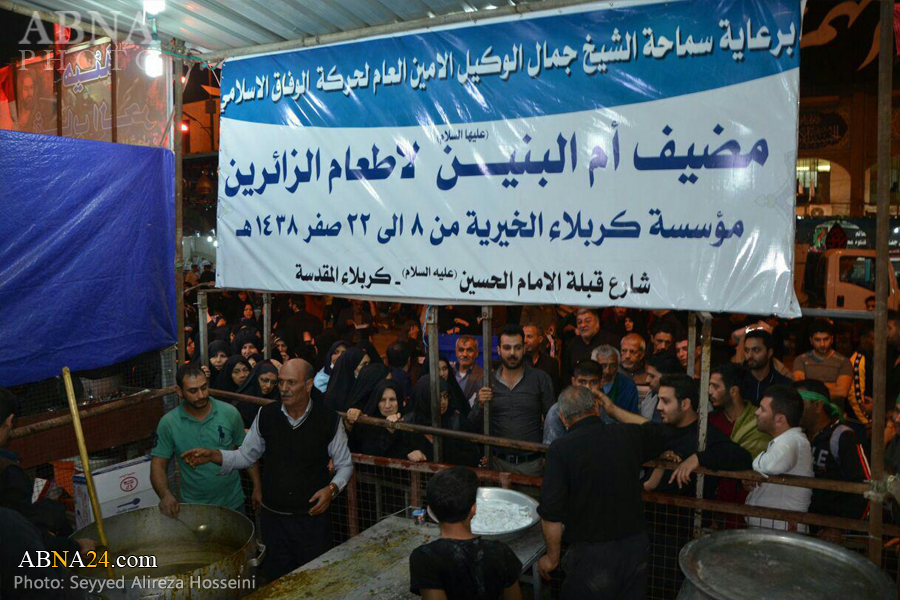 تقرير مصور/ مضيف أم البنين يقدم الطعام للزائرين في كربلاء المقدسة