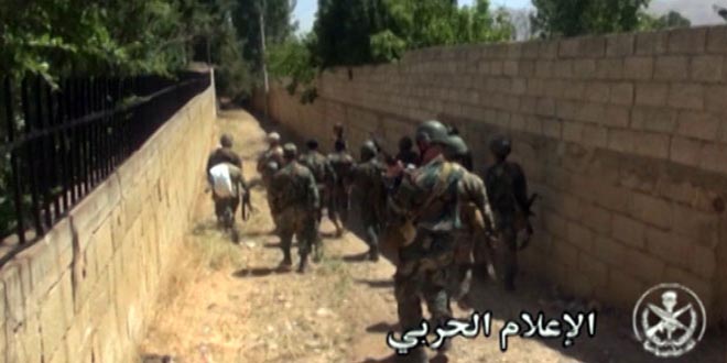 L’armée arabe syrienne détruit des caches des terroristes de « Daech » dans la banlieue de Deir Ezzor