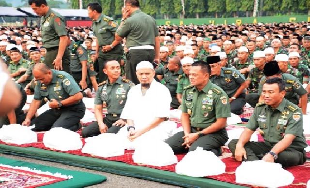 TNI, Polri dan Tokoh Agama Gelar Doa Bersama di Monas