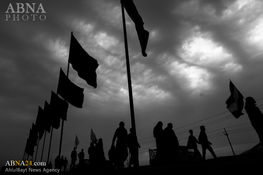 تقرير مصور/ زوار أربعينية الامام الحسين (ع) يواصلون مسيرهم ليلا