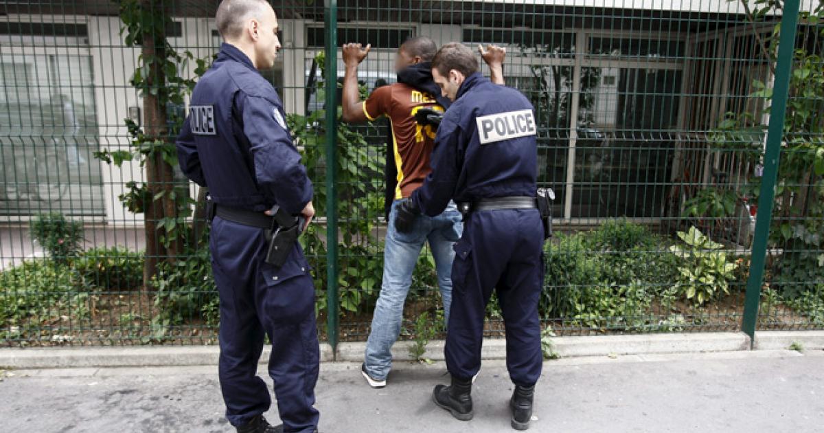 La Policía Francesa Aplicará Controles a tu Identidad si eres Árabe o Negro