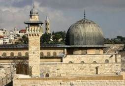 Manifestations des Palestiniens contre un texte limitant le volume des muezzins