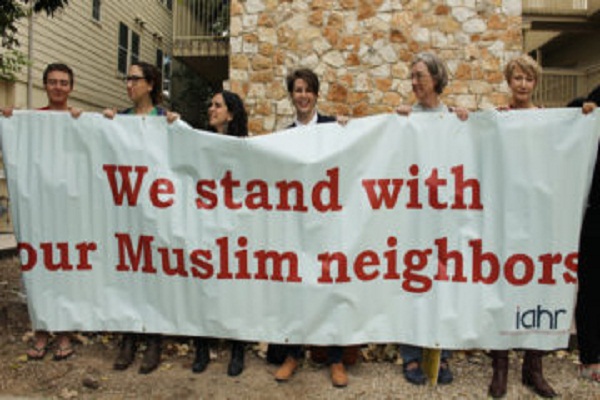 Hundreds of Americans protest Islamophobia at Austin mosque