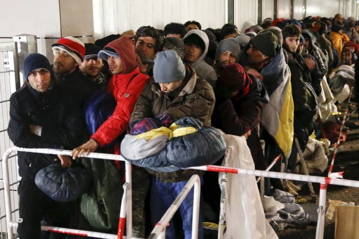 ألمانيا تطلب من 12 ألف لاجئ مغادرتها !