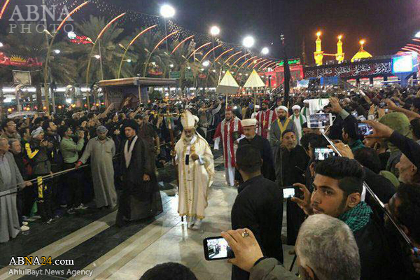 Rombongan Pendeta Kristiani dan Ulama Sunni turut Ramaikan Peringatan Arbain di Karbala 
