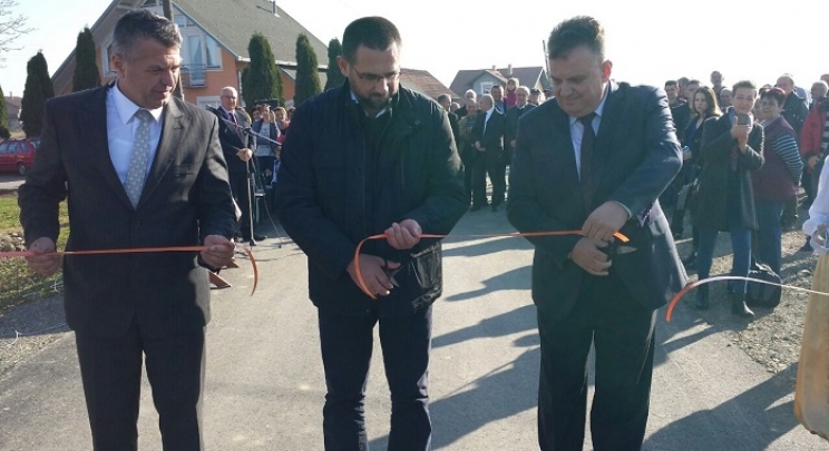 Ministar Ramić otvorio put koji povezuje povratnička naselja u Gradišci 