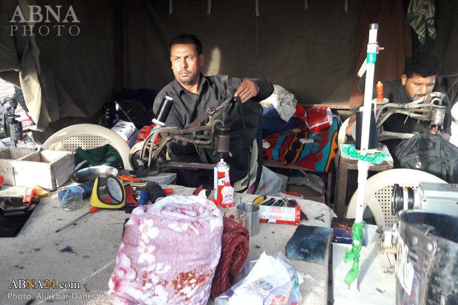 আরবাইনের পদযাত্রায় যায়েরদের সেবা (ছবি)