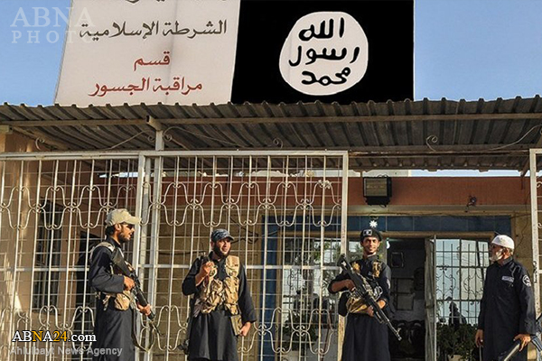 Sputnik Árabe publica fotos exclusivas de documentos que foram encontrados em um dos abrigos dos militantes do Daesh no sueste d