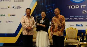 Menteri Luar Negeri RI Raih Penghargaan TOP IT & TELCO 2016