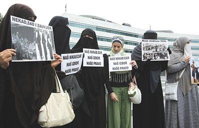 قرية مجرية تمنع بناء المساجد والنقاب والبوركيني