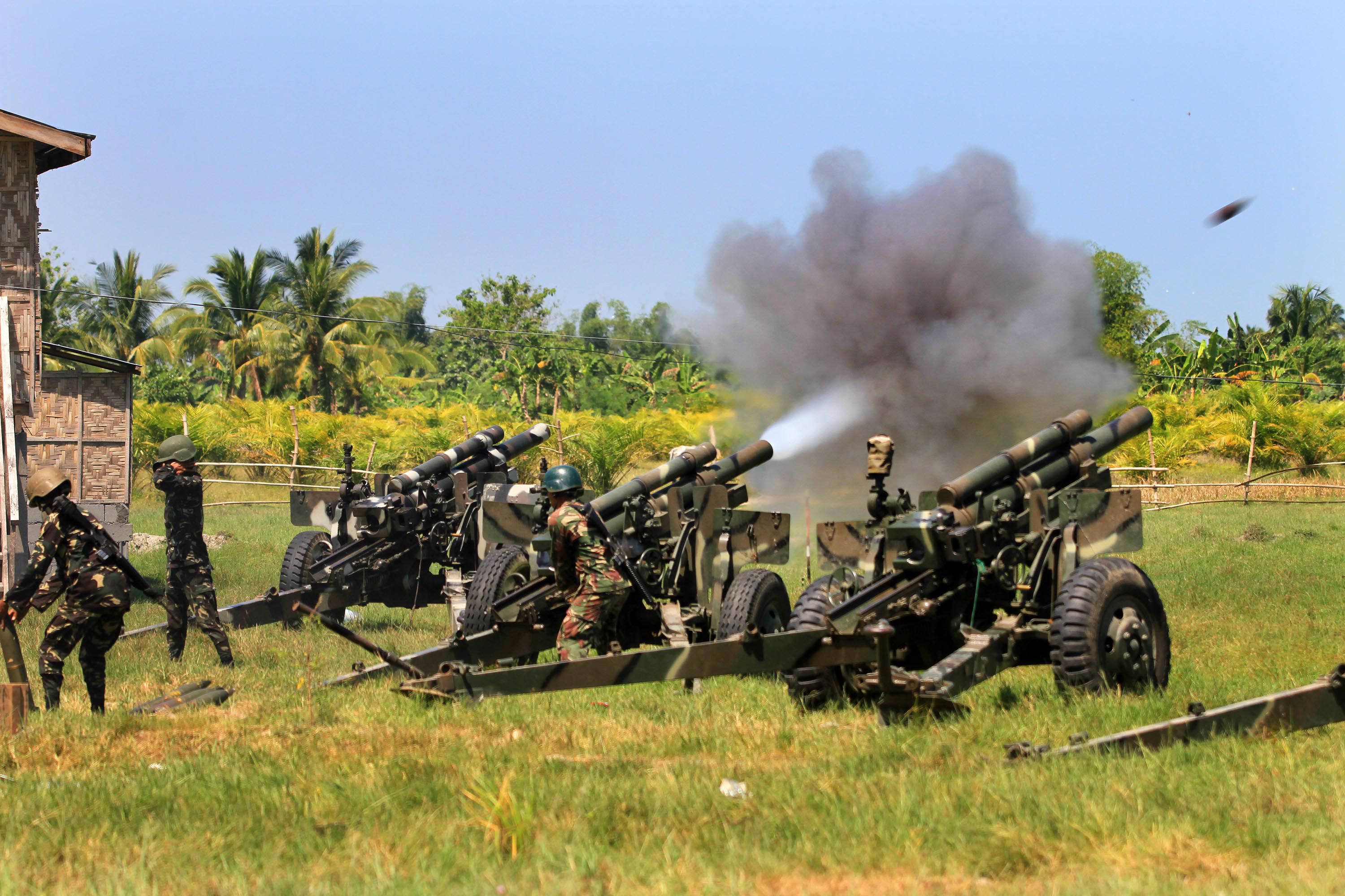 Philippines' troops fire artillery at ISIS militant faction in south