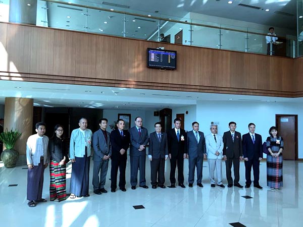 ၿငိမ္းခ်မ္းေရးကိုယ္စားလွယ္မ်ား တ႐ုတ္သို႔သြားေရာက္