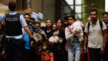 Merkel: 100.000 Flüchtlinge werden Deutschland verlassen
