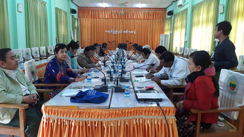 ျမစ္ဆံုစီမံကိန္းႏွင့္ ပတ္သက္၍ လူမႈစီးပြား ပညာရွင္မ်ားက ျမစ္ဆံုေဒသခံမ်ားႏွင့္ သြားေရာက္ ေတြ႔ဆံု