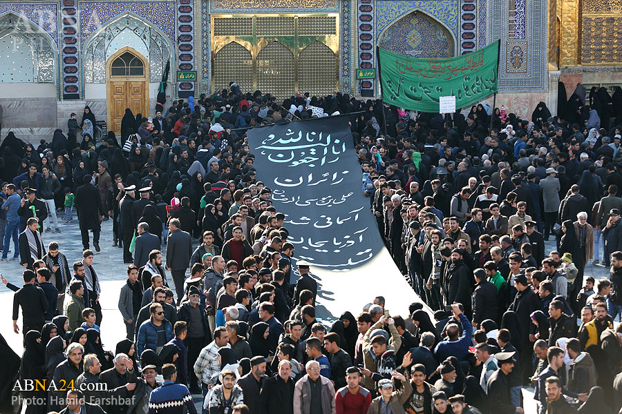 تقرير مصور/ مواكب حسينية تشارك في عزاء بمناسبة شهادة النبي (ص) في حرم الامام الرضا (ع)